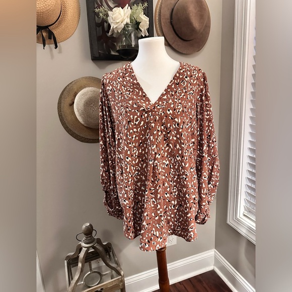 Leopard Print Bubble Sleeve Top - Picture 1 of 9